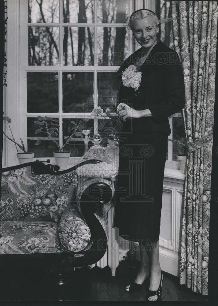 1954 Press Photo Mrs. thomas e wilson - Historic Images