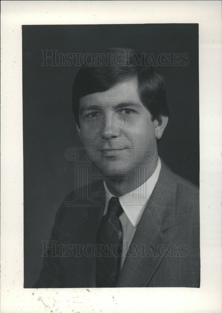 1987 Press Photo Kenneth Wingeier assistant comptroller - Historic Images