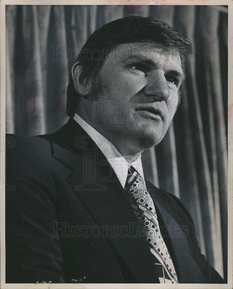 1975 Press Photo Johnny Wilson, Hockey Coach - Historic Images