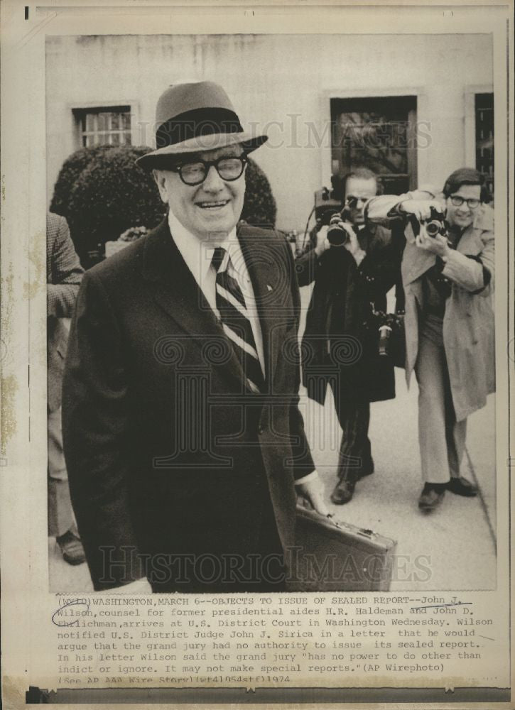 1974 Press Photo John J Wilson Attorney Sealed Report - Historic Images