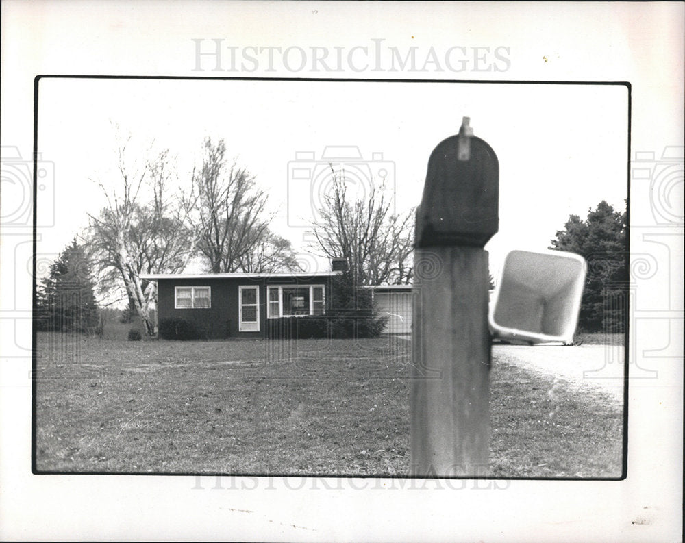 1989 York red house Rockford Grand Rapids-Historic Images