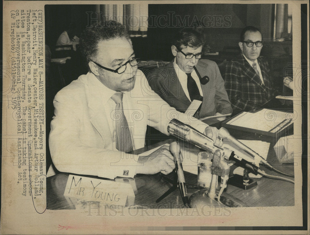 1975 governor young  maier holland senate-Historic Images