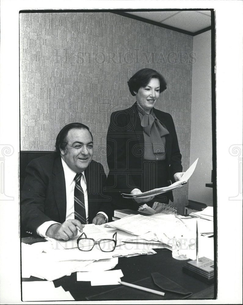 1981 Earle and Elaine mostyn of Nylife. - dfpb12025 - Historic Images