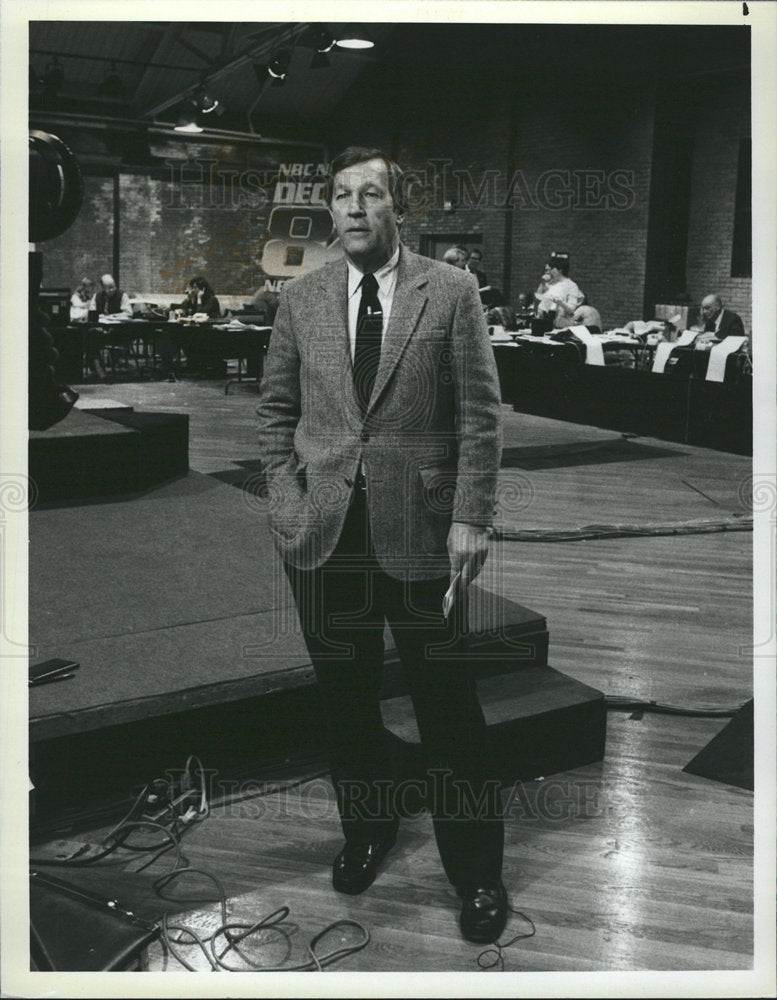 1990 Roger Mudd NBC nightly news podium nbc-Historic Images