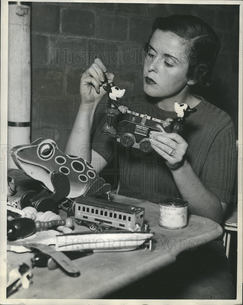 1935 Mrs. J. J. Newcomb Social Club-Historic Images