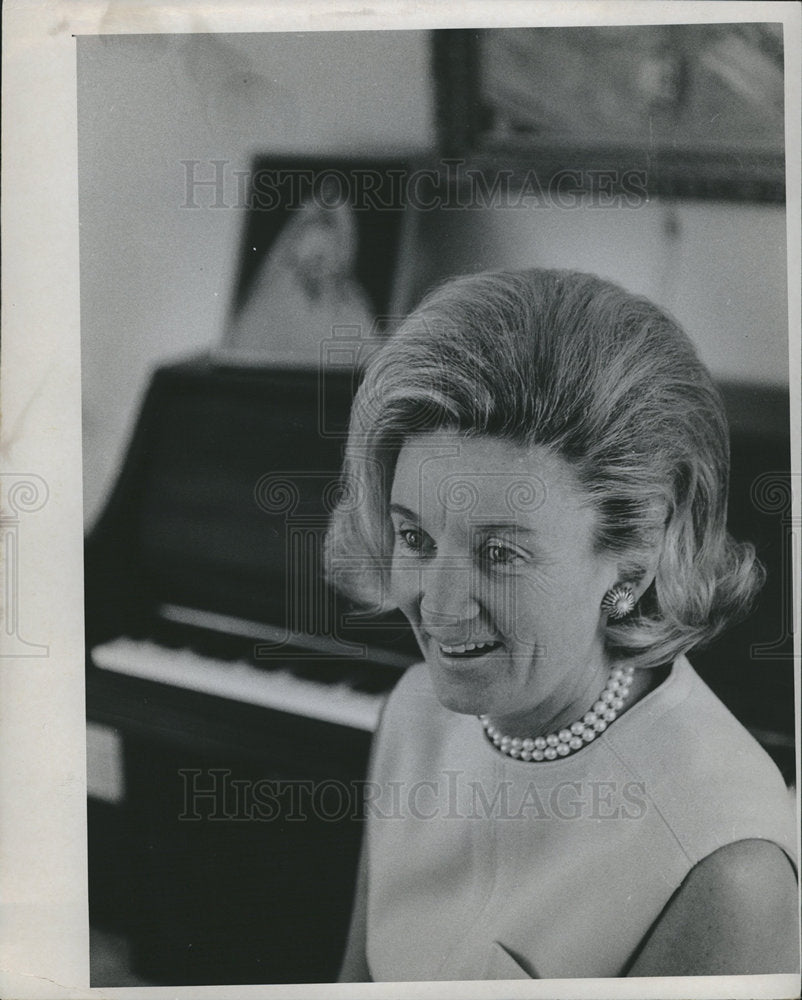 1970 Mrs. Charles T. Fisher III-Historic Images