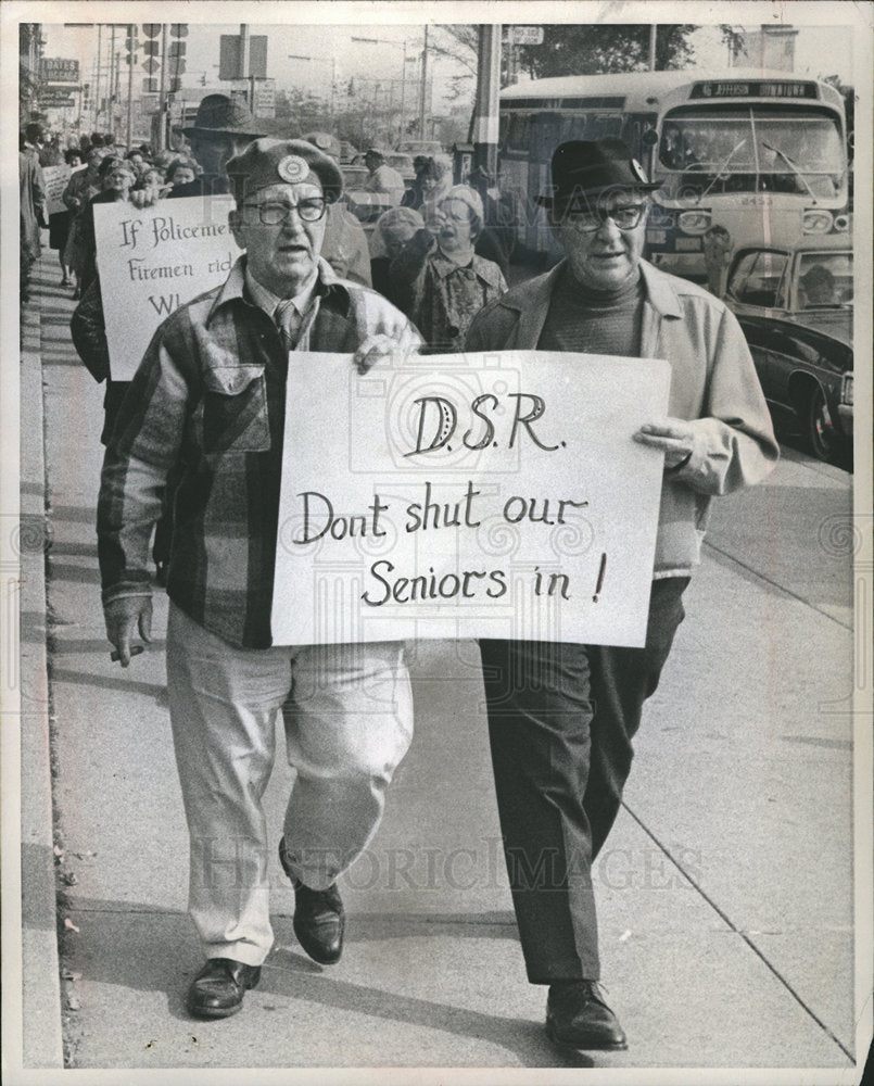 1971 DSR Fares Oppose Fare Hike-Historic Images