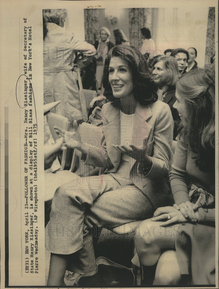 1975 Nancy Kissinger Hardvard student-Historic Images