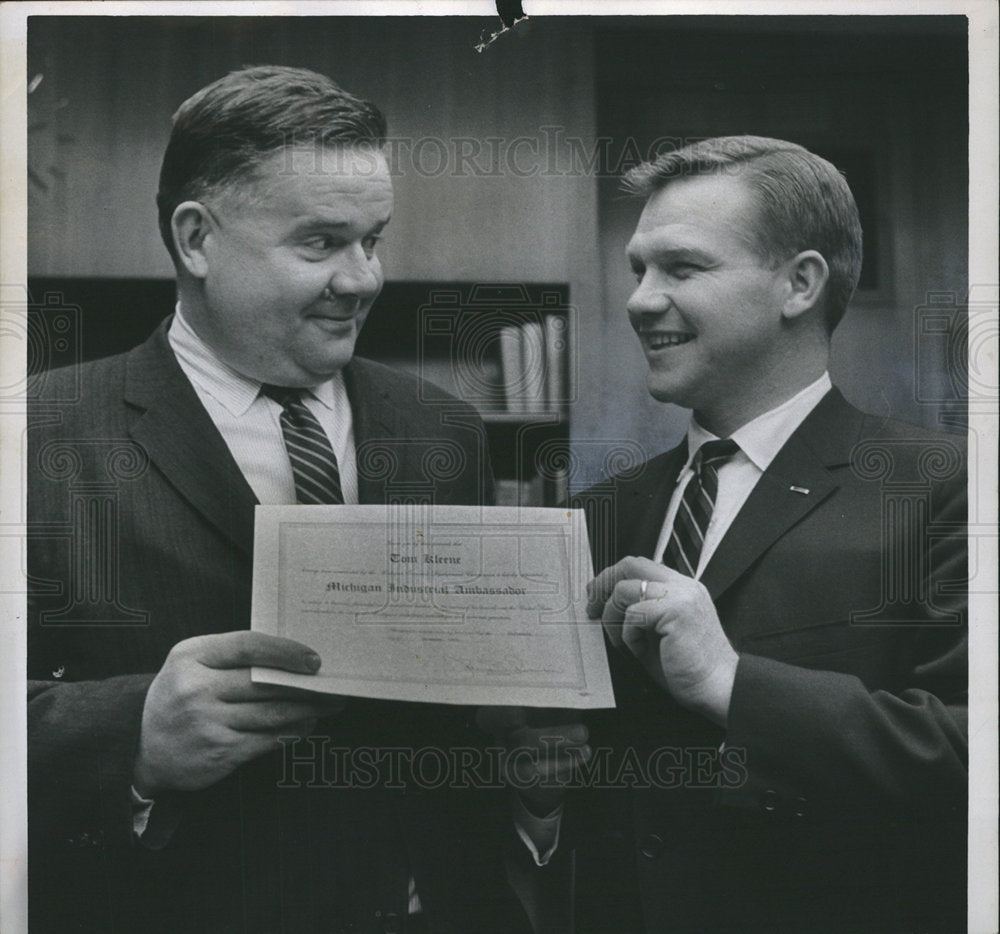 1961 TOM KLEENE business industry writer-Historic Images