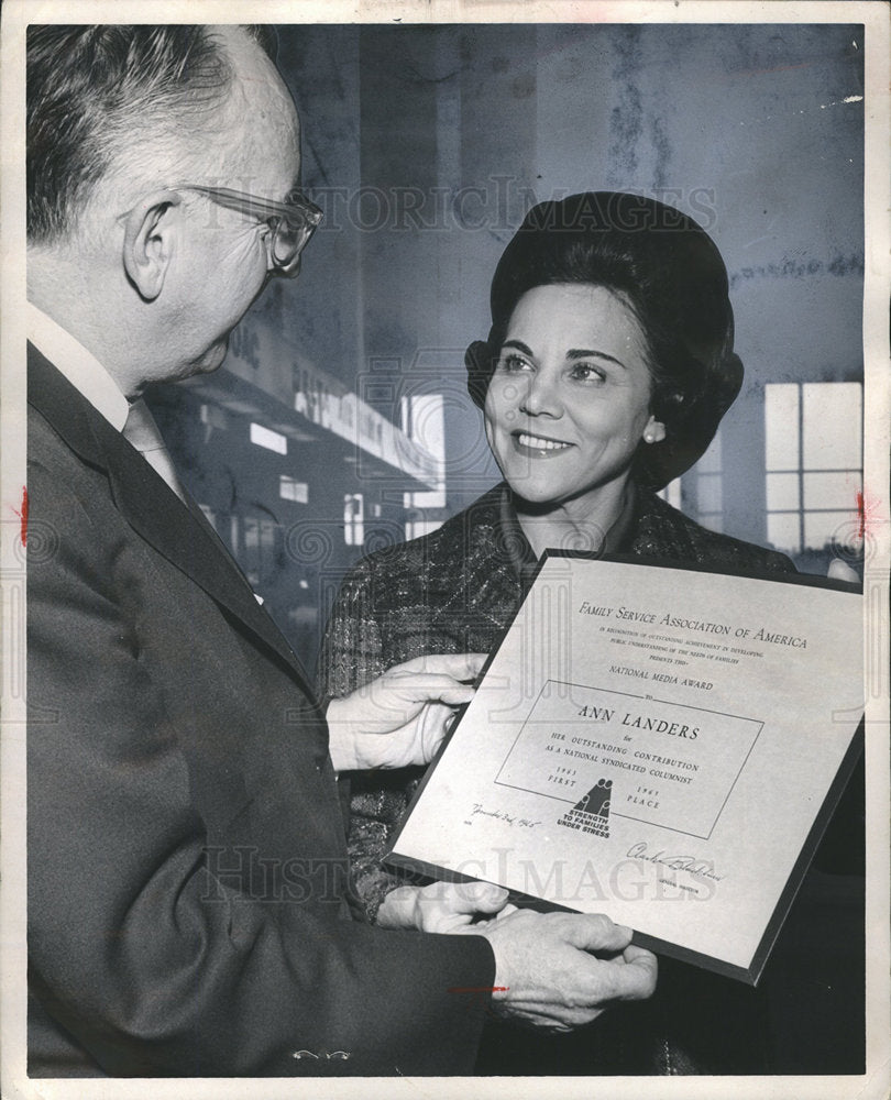 1965 ann landers pen-name american-Historic Images