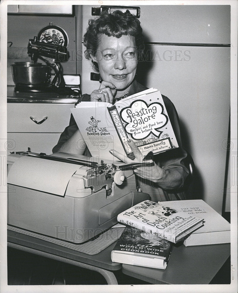 1961 Mrs. Thomas Riley columnist recipes - Historic Images