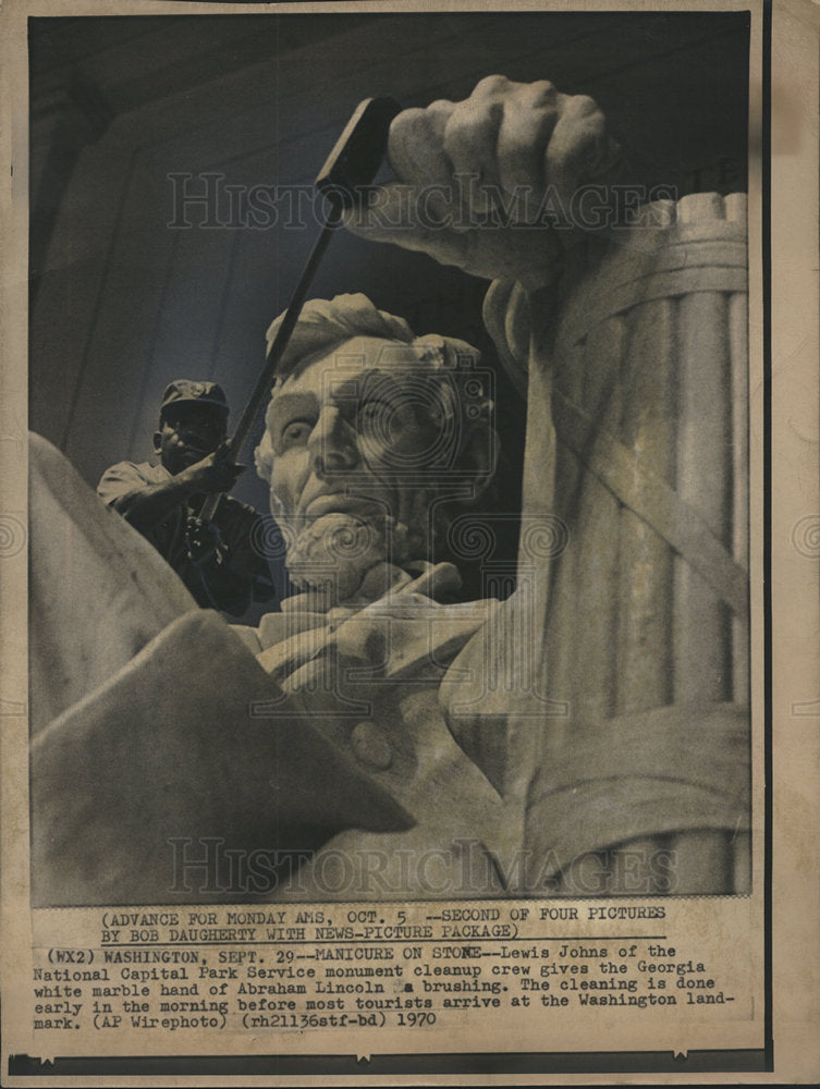 1970 Lincoln Monument cleaning Lewis Johns-Historic Images