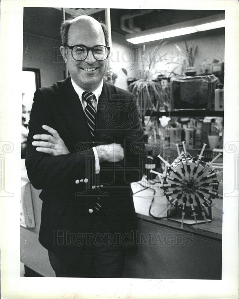 1984 Dr. John Rainey Lafayette Clinic lab-Historic Images