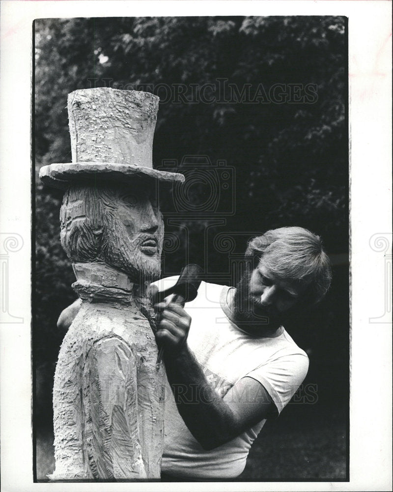 1981 HUBERT RAKOTZ Wood Sculpter Wayne-Historic Images