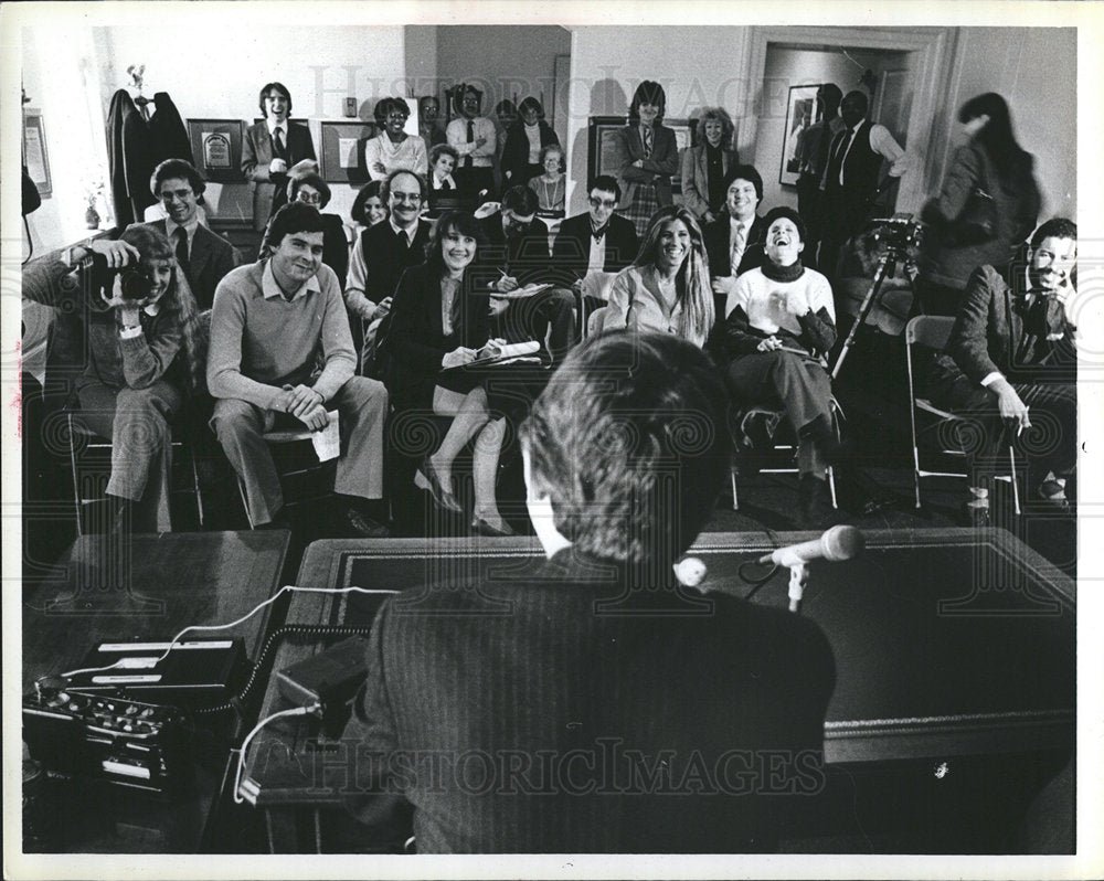 1984 Koppel faces reporters at press conf.-Historic Images