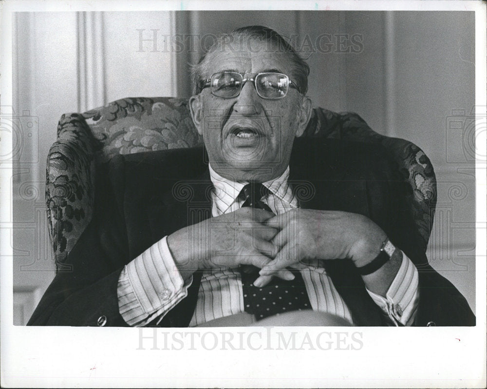 1987 GOP money man Max Fisher urged party-Historic Images