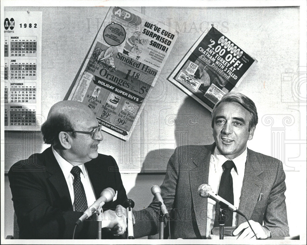 1982 Bernard Weisberg handshake-Historic Images