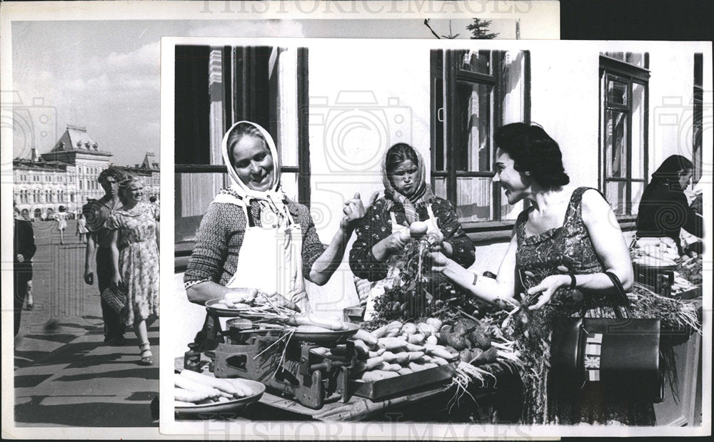 1959 Women in Market Ann Landers-Historic Images