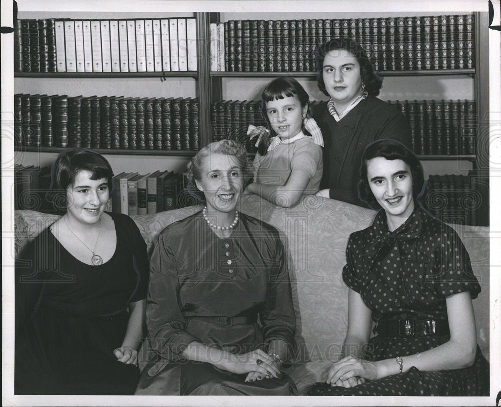 1952 MRS. ROGER M. KYES  daughters-Historic Images