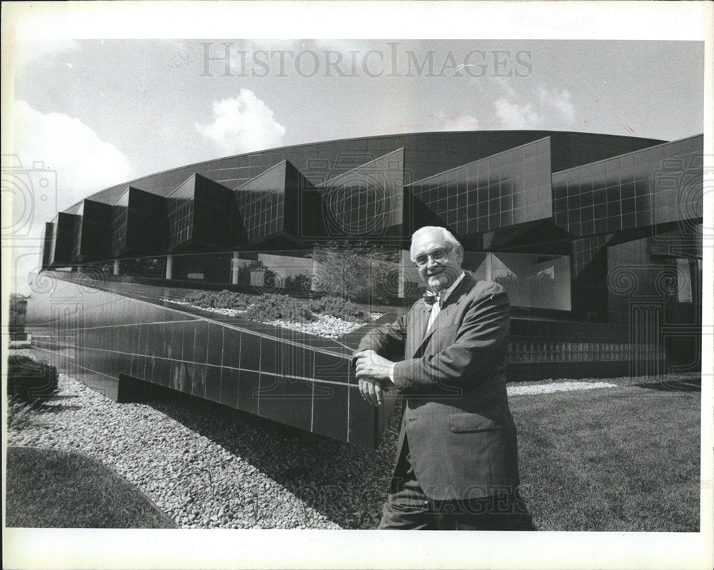 1984 Klein's building angled sharped Historic Images