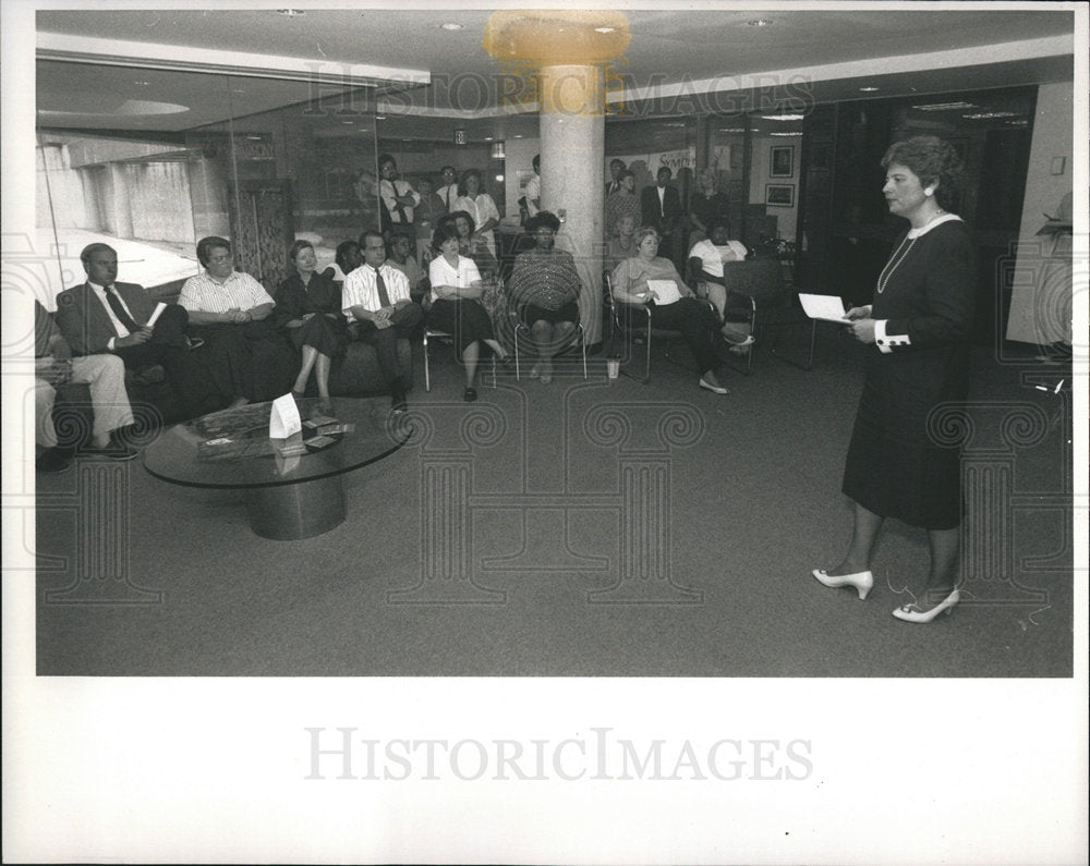 1989 Deborah Borda DSO manager staff update-Historic Images