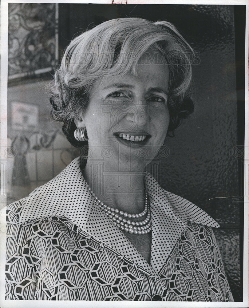 1974 Tish Baldridge Businesswomen-Historic Images
