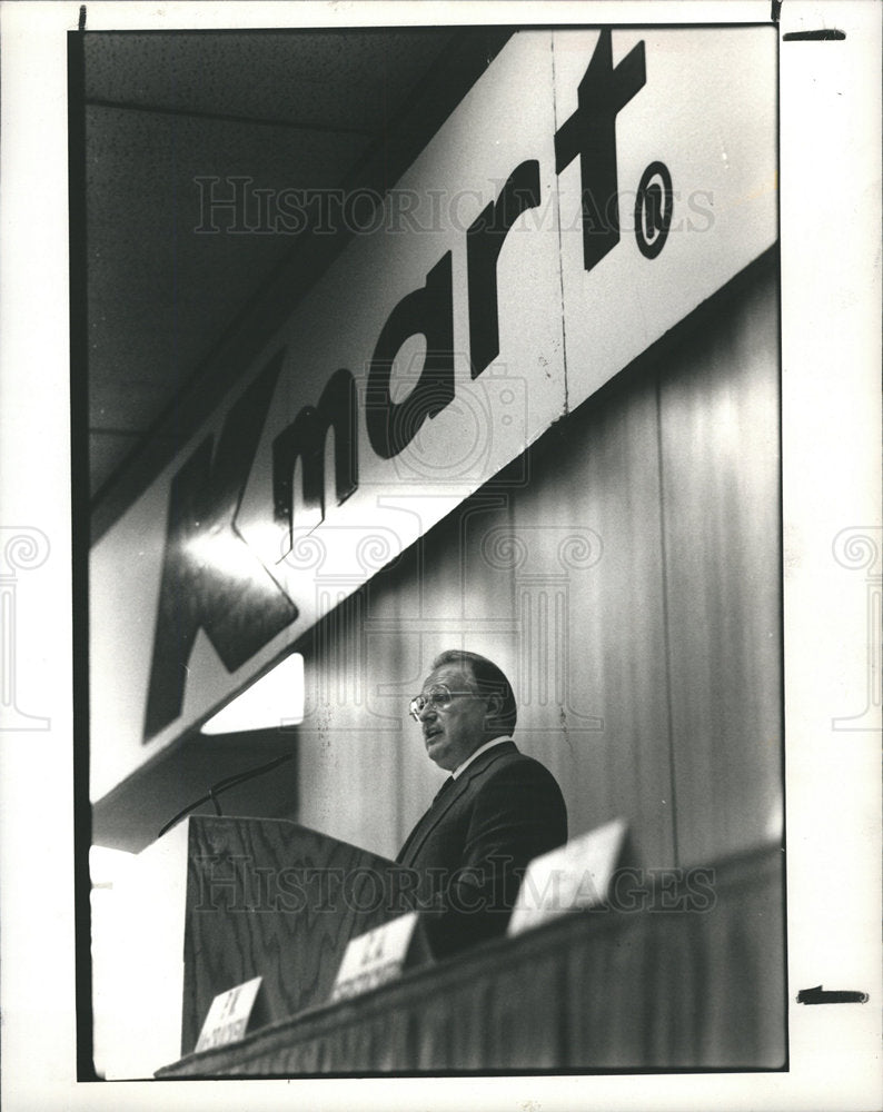 1988 Joseph Antonini addresses shareholders-Historic Images