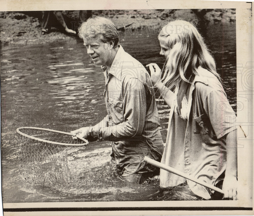 1976 Jimmy Carter Relax Jana Family Fishing-Historic Images