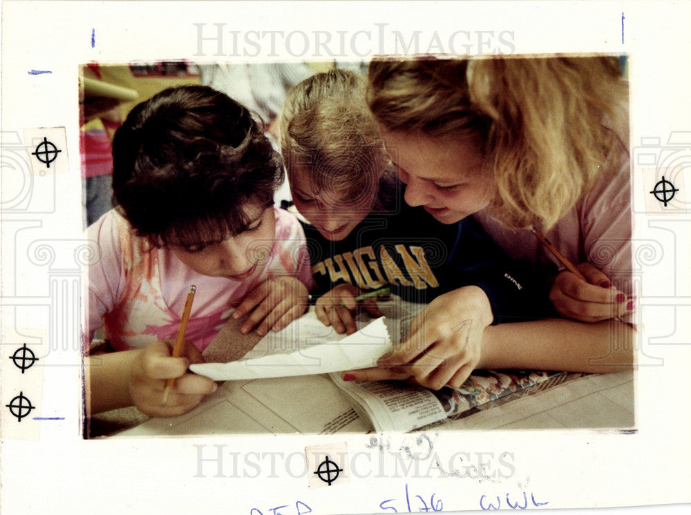 1991 Vicky notes Corbett Debbie classmates-Historic Images