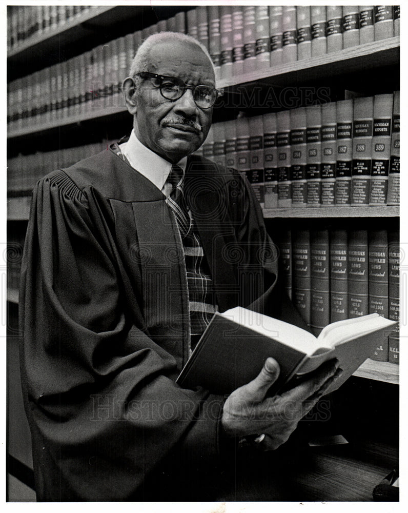 1976 elvin davenport judge-Historic Images