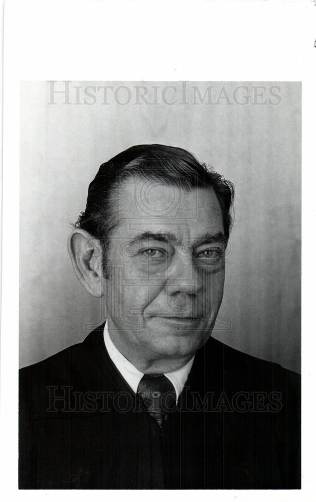 1977 Farnel E Roberts Judge-Historic Images