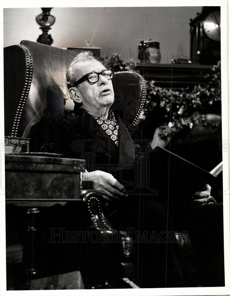 1969 SEN. EVERETT M.DIRKSEN host christmas-Historic Images