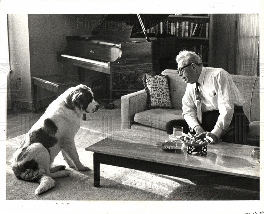 1972 Sen Everett Dirksen Baker talking dog-Historic Images