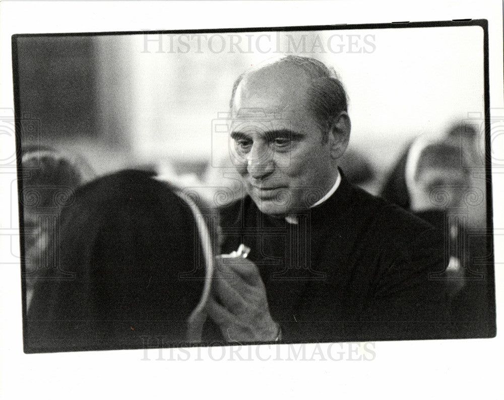 1984 Father DiOrio ministers to a nun-Historic Images