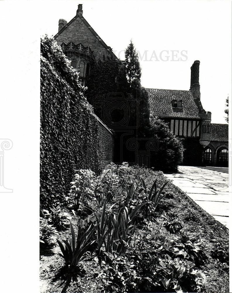 1983 Meadowbrook Dodge Mansion Rose Garden-Historic Images