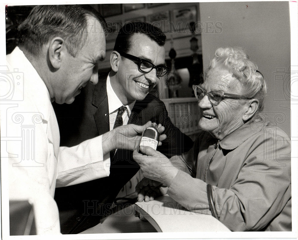 1966 PHILIP COWAN Sandow pharmacy Horward-Historic Images