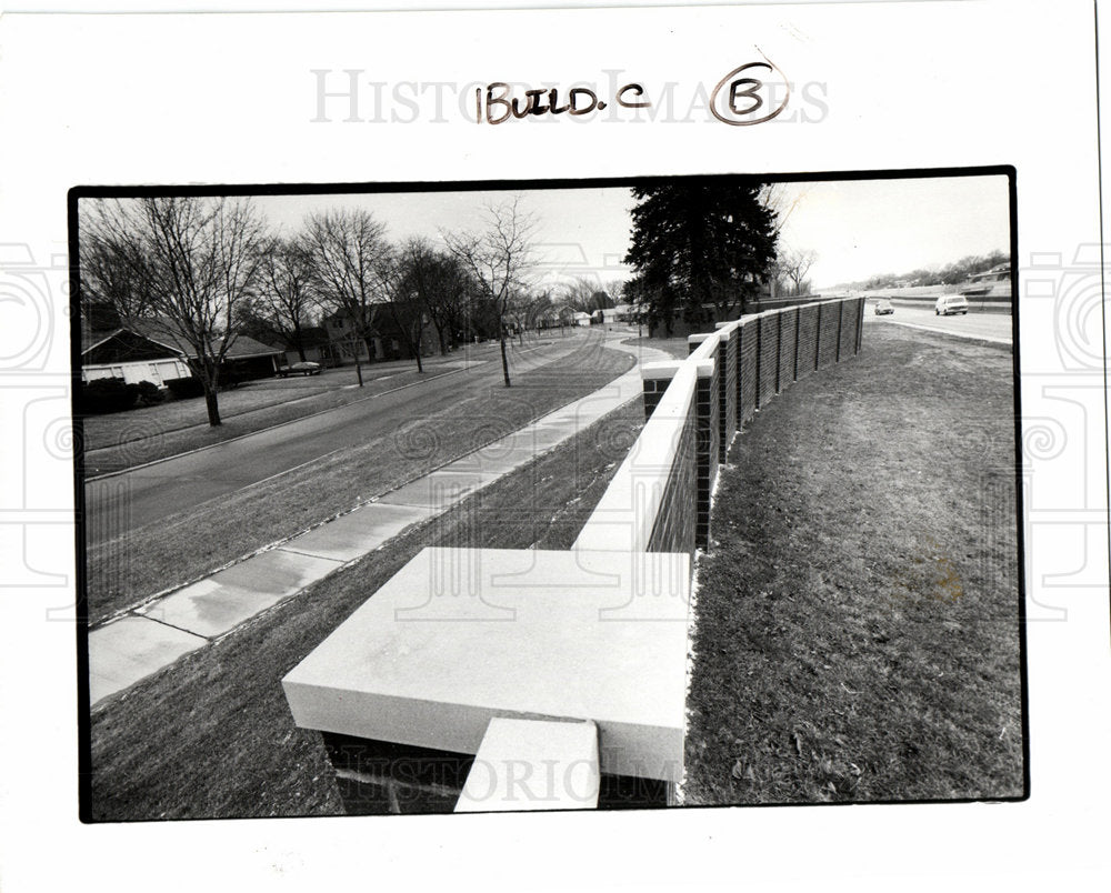 1989 I696 Huntington Woods wall-Historic Images