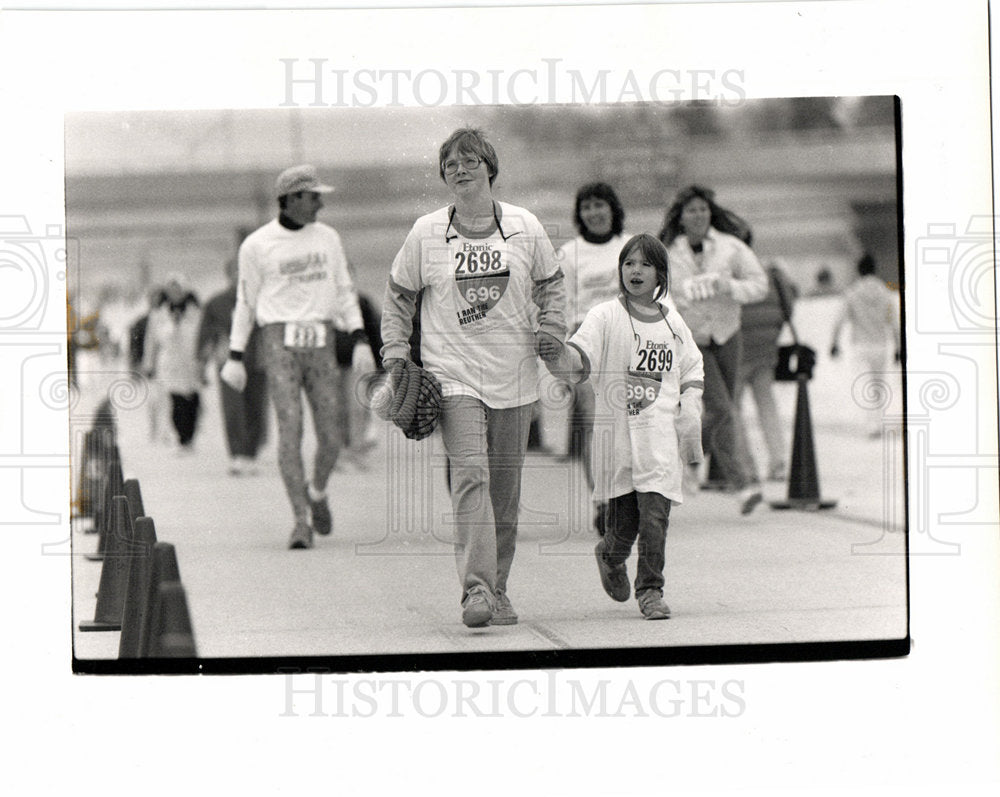 1989 run  Ruether  mile  walk-Historic Images