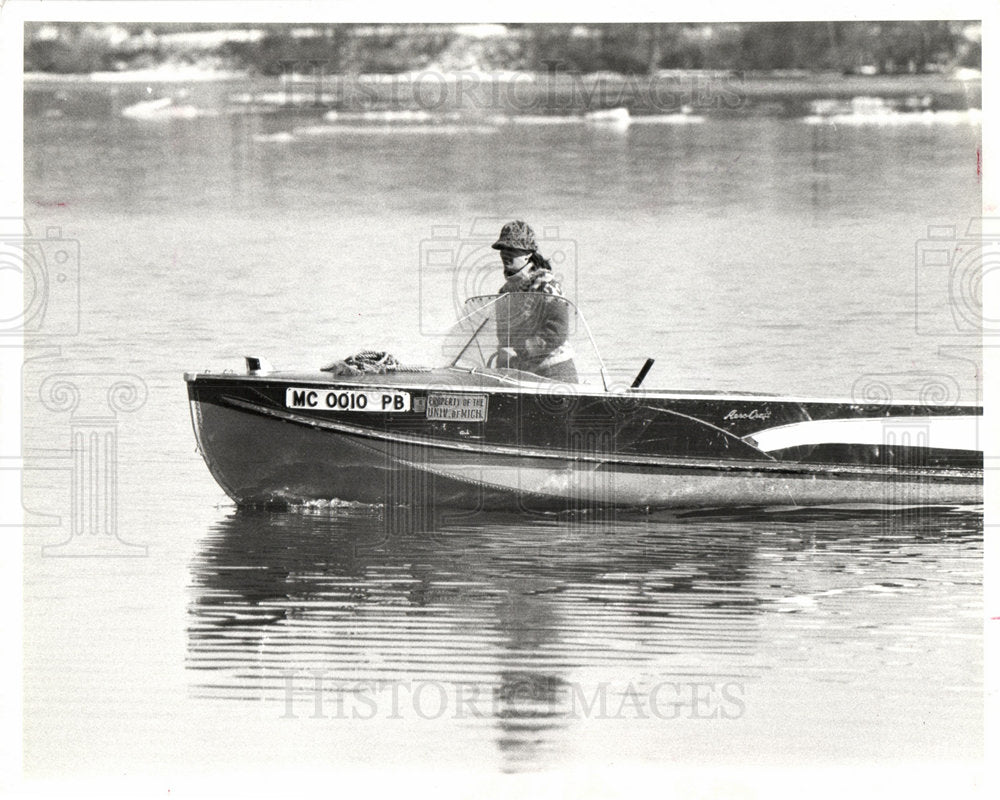 1981 Hunting on the river-Historic Images