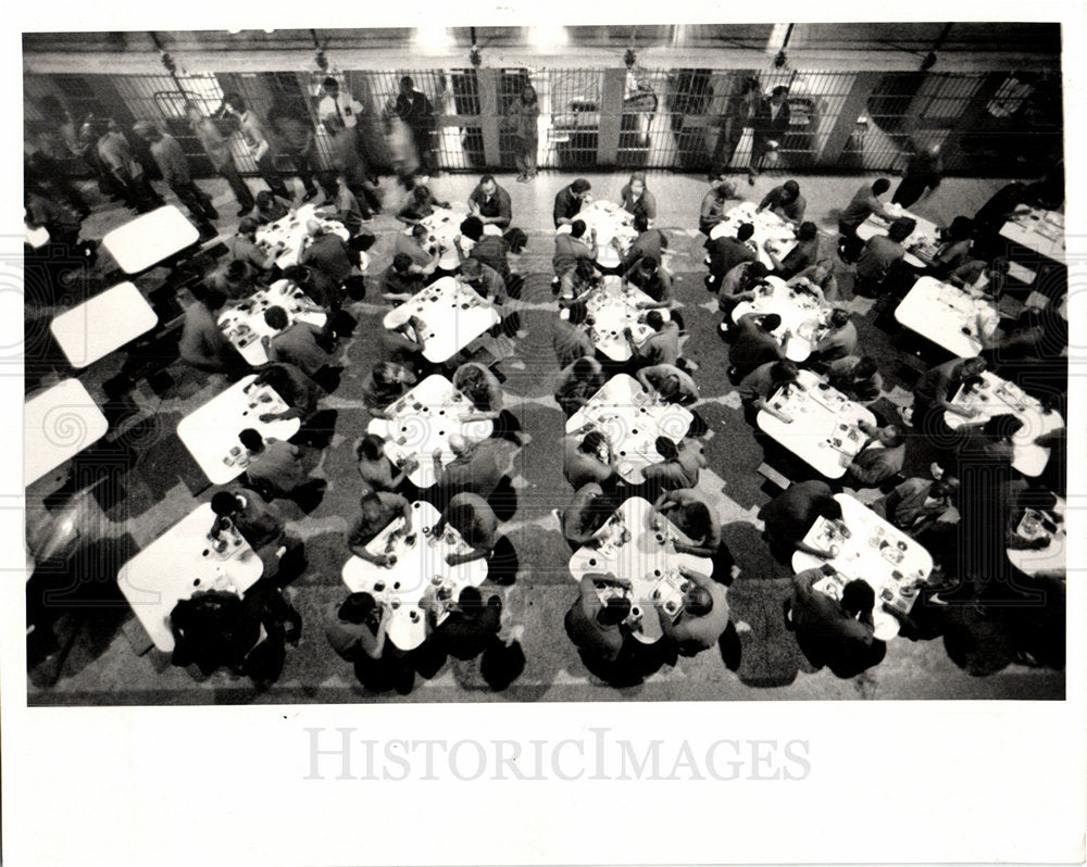 1981 Prisoners sit four to a table prison-Historic Images