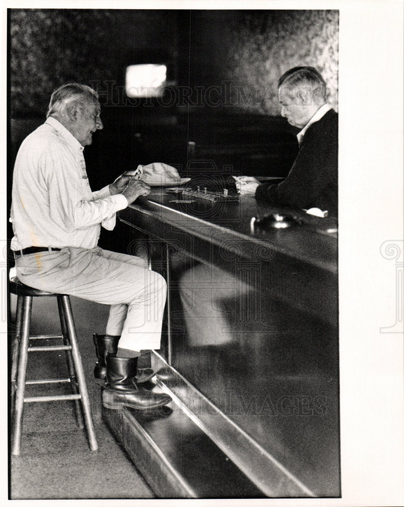 1989 John Veelker Paul Manzoline cribbage-Historic Images