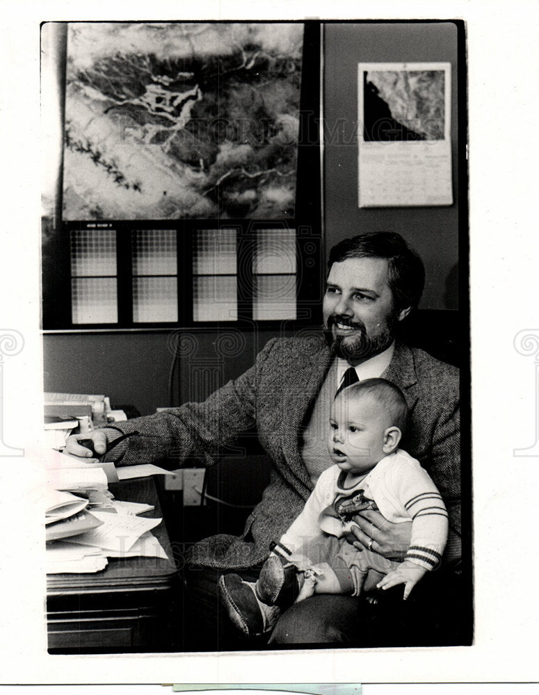 1984 Robert Vincent with his nine month old-Historic Images