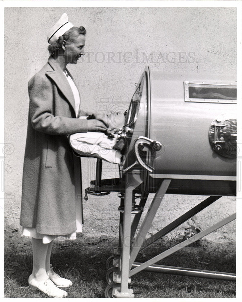 1940 polio iron lung pressure respirators-Historic Images