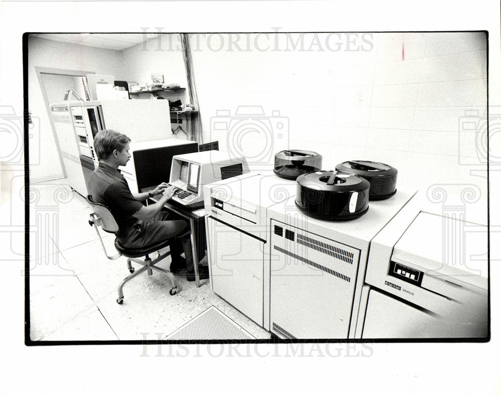 1984 Lauren Van Der Wille Laboratory Animal-Historic Images