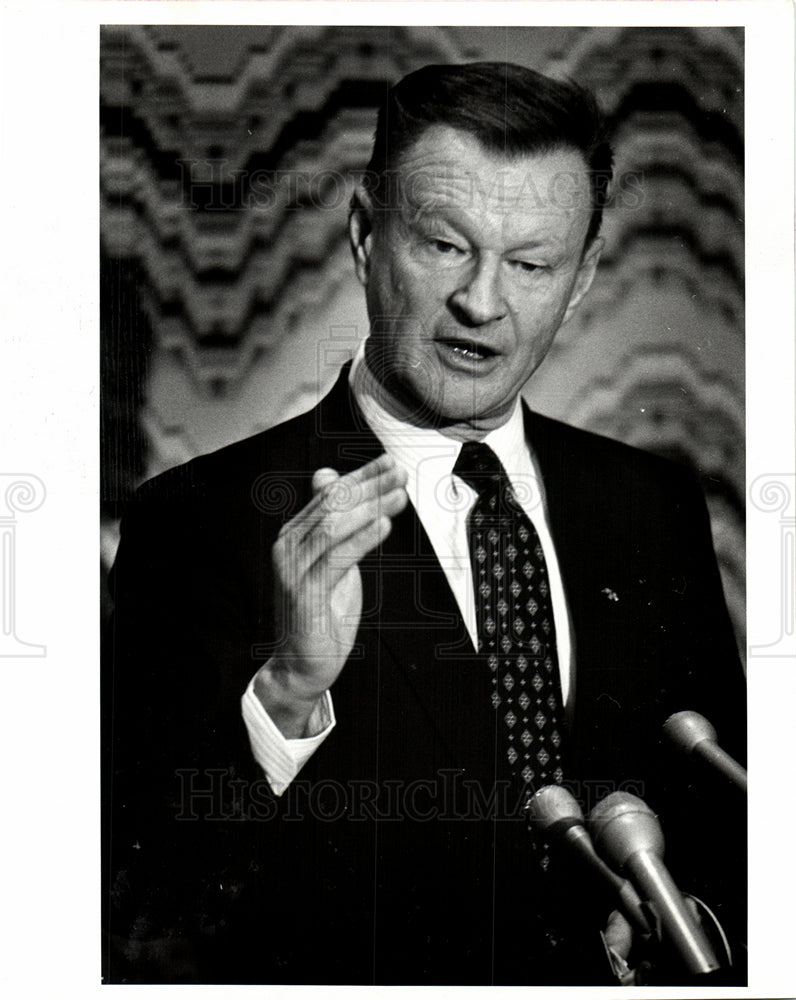 1985 Zbigniew Brzezinski Reagan arms-Historic Images