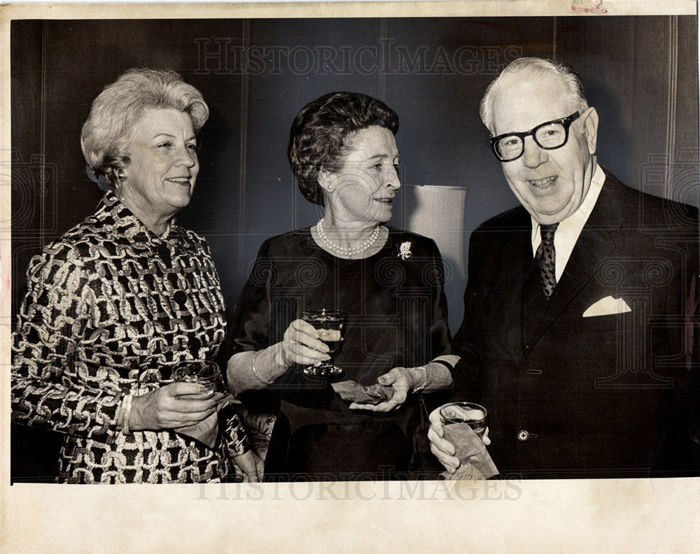 fuger cocktail party-Historic Images