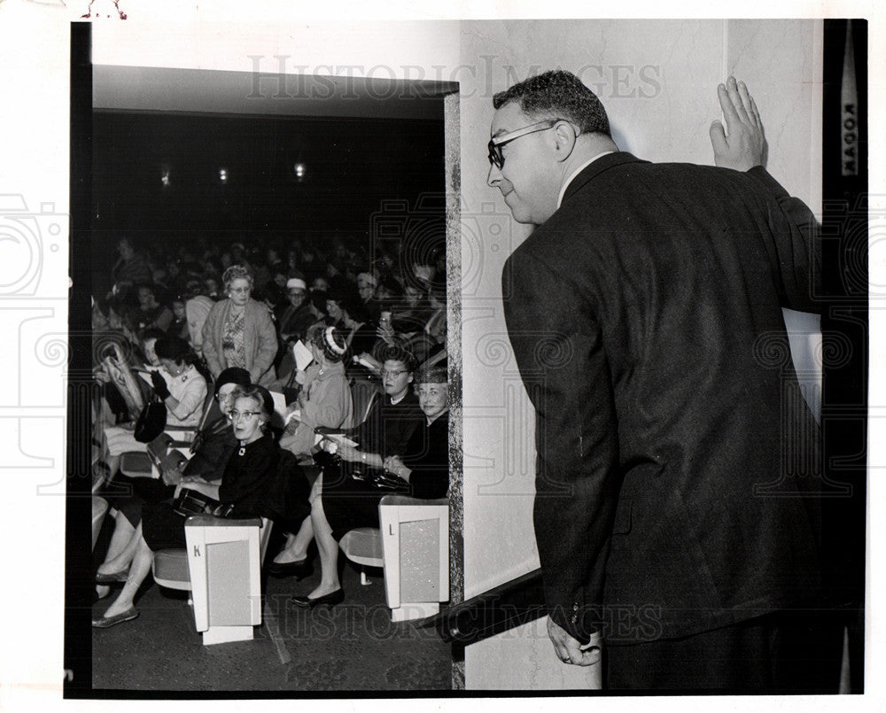 1962 town hall audience columnist art buchw-Historic Images