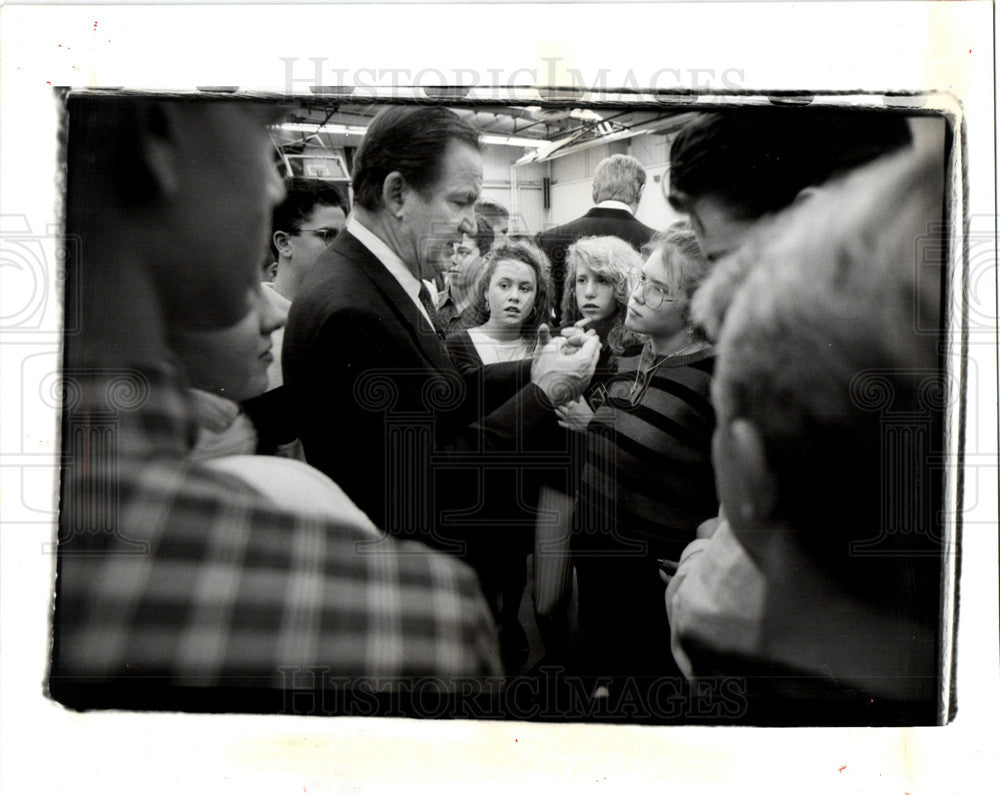 1992 Pat Buchanan Macomb Township-Historic Images