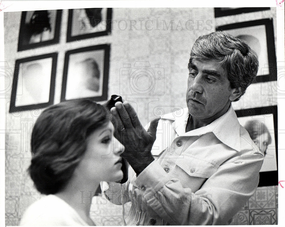 1973 Leon Hair Dresser-Historic Images