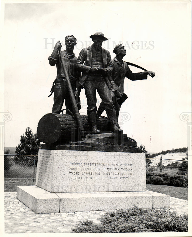 1993 Lumberman Monument-Historic Images